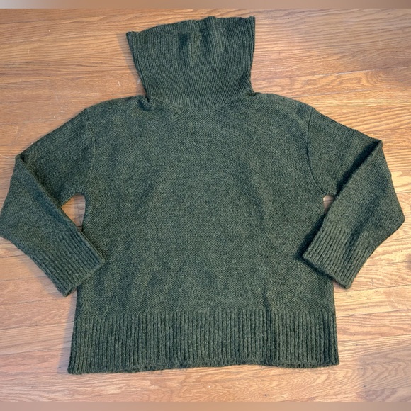 Banana Republic Factory Sweaters - Banana Republic Turtleneck Sweater - S